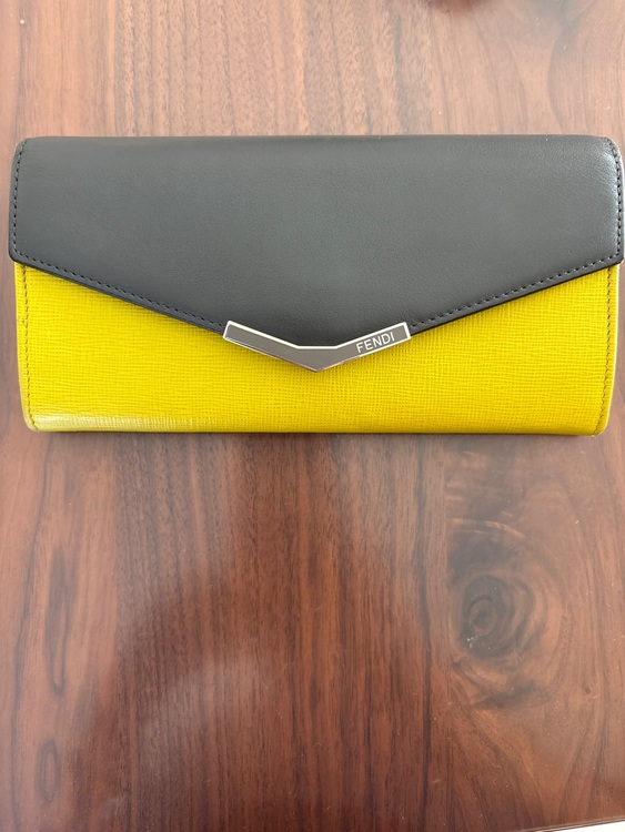 フェンディ  （ブランドバッグ）の商品画像 - 査定依頼日：2025年9月26日 - 最高査定価格：13,000円