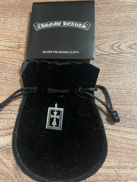 フレームCHクロスベビーファットチャーム（古着・ファッション）の商品画像 - 査定依頼日：2025年11月20日 - 最高査定価格：800円