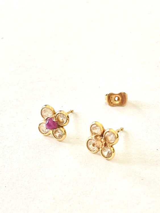 ルビー・ダイヤ付き　k18 ピアス（宝石）の商品画像 - 査定依頼日：2026年2月3日 - 最高査定価格：20,000円