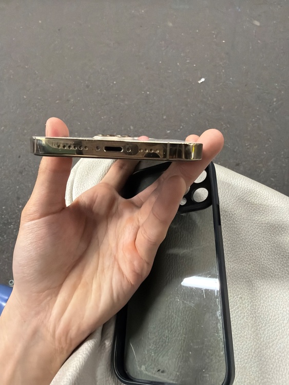 iPhone iPhone 12 Pro Max 256GB au（スマホ）の商品画像 - 査定依頼日：2026年6月14日 - 最高査定価格：45,000円