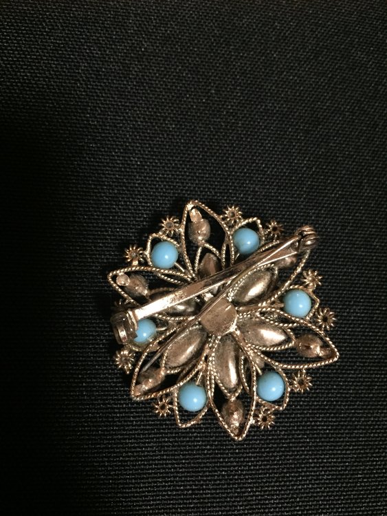 ブローチ（宝石）の商品画像 - 査定依頼日：2023年4月26日 - 最高査定価格：1円