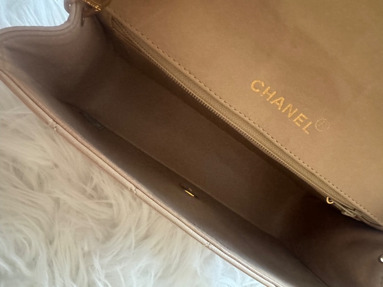 CHANEL ダイアナフラップ　ベージュ（ブランドバッグ）の商品画像 - 査定依頼日：2026年8月7日 - 最高査定価格：980,000円