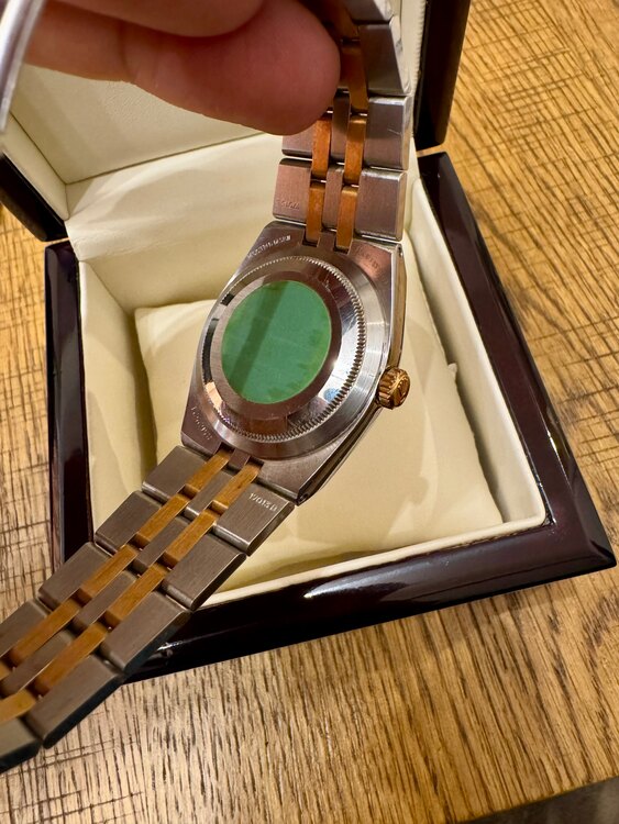 オイスタークォーツデイトジャスト（高級時計）の商品画像 - 査定依頼日：2025年4月16日 - 最高査定価格：600,000円