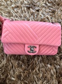 ピンクCHANELボーイCHANEL（ブランドバッグ）の商品画像 - 査定依頼日：2025年10月1日 - 最高査定価格：300,000円