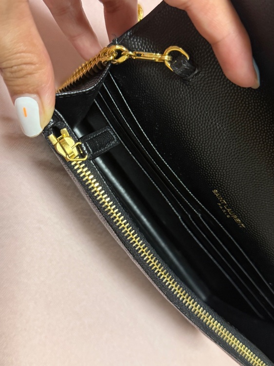 サンローラン ショルダーバッグ カサンドラ エンベロープ チェーンウォレット（ブランドバッグ）の商品画像 - 査定依頼日：2025年8月25日 - 最高査定価格：150,000円