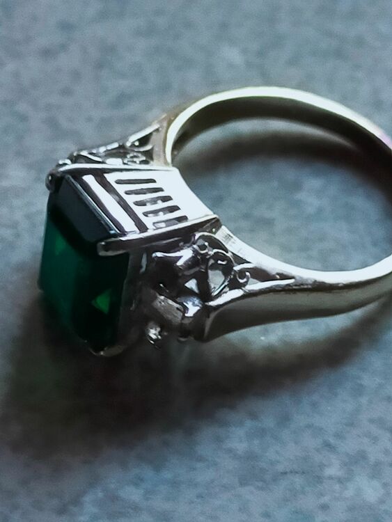 エメラルド指環（金・貴金属）の商品画像 - 査定依頼日：2025年8月23日 - 最高査定価格：100,000円