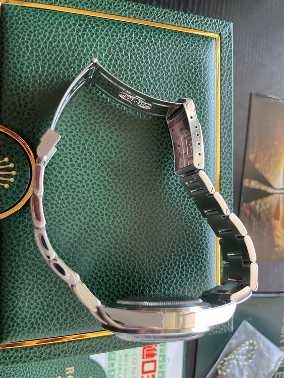 16570 黒（高級時計）の商品画像 - 査定依頼日：2026年2月6日 - 最高査定価格：1,220,000円