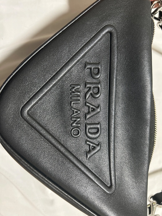 プラダ  （ブランドバッグ）の商品画像 - 査定依頼日：2026年3月18日 - 最高査定価格：130,000円