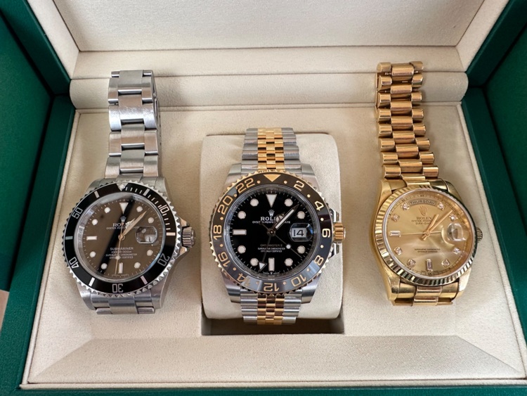 ロレックス GMTマスター 126713grn（高級時計）の商品画像 - 査定依頼日：2025年11月26日 - 最高査定価格：3,400,000円