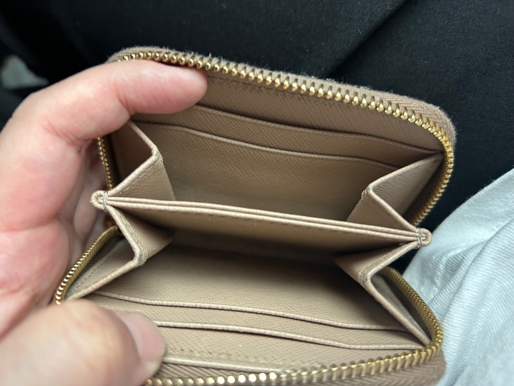 1M0268（ブランド財布・小物）の商品画像 - 査定依頼日：2025年6月13日 - 最高査定価格：5,000円