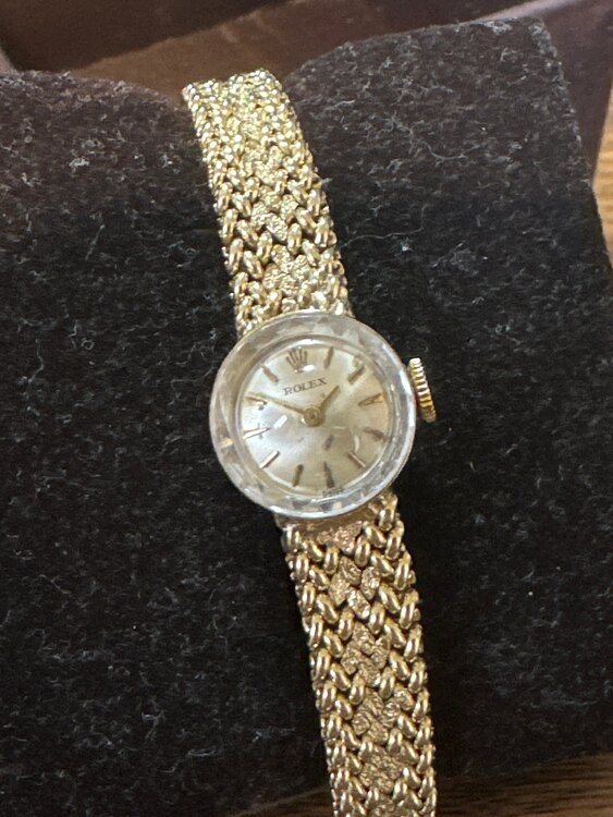 ROLEX 14kコールド アンティーク　カットガラス　ベルト一体型（高級時計）の商品画像 - 査定依頼日：2025年3月29日 - 最高査定価格：500,000円