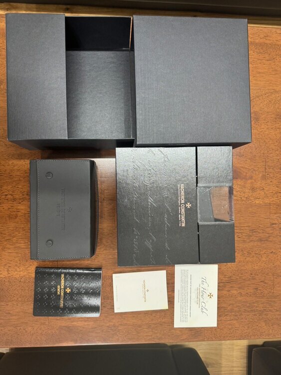 ヴァシュロン コンスタンタン オーヴァーシーズ （高級時計）の商品画像 - 査定依頼日：2025年3月4日 - 最高査定価格：1,650,000円