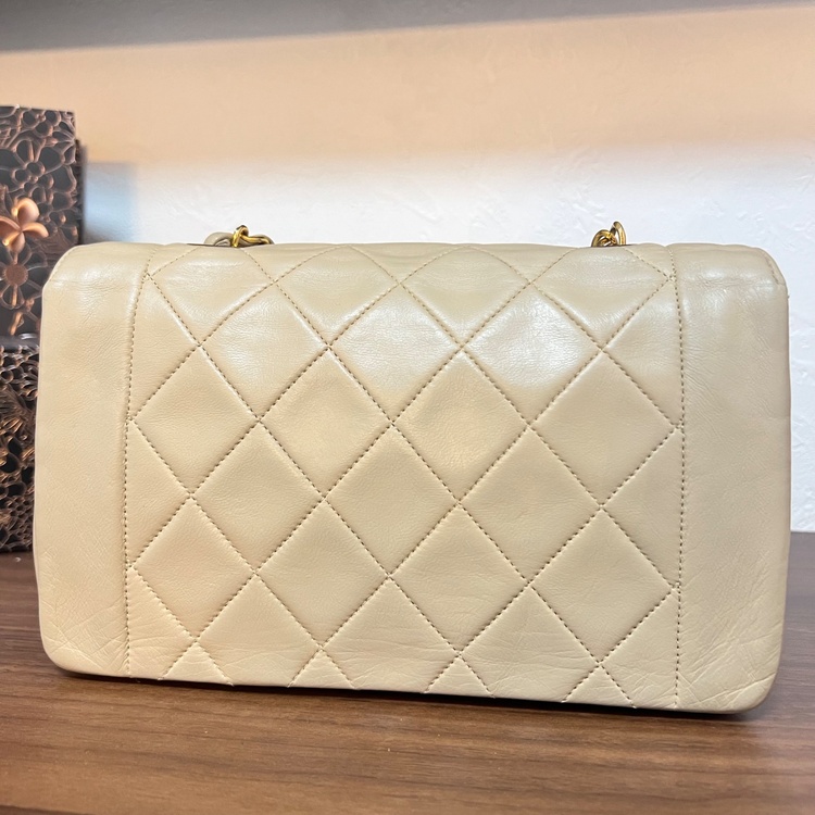 ダイアナ　マトラッセ　22cm（ブランドバッグ）の商品画像 - 査定依頼日：2026年1月7日 - 最高査定価格：500,000円