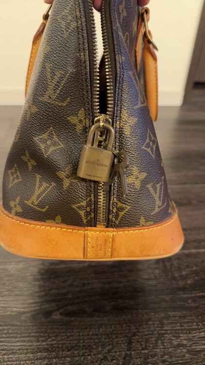 ルイヴィトン アルマ （ブランドバッグ）の商品画像 - 査定依頼日：2024年11月30日 - 最高査定価格：35,000円