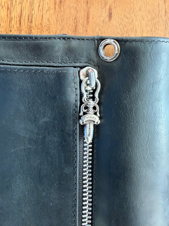 クロスボタンWAVEレザーウォレット（古着・ファッション）の商品画像 - 査定依頼日：2026年3月1日 - 最高査定価格：125,000円