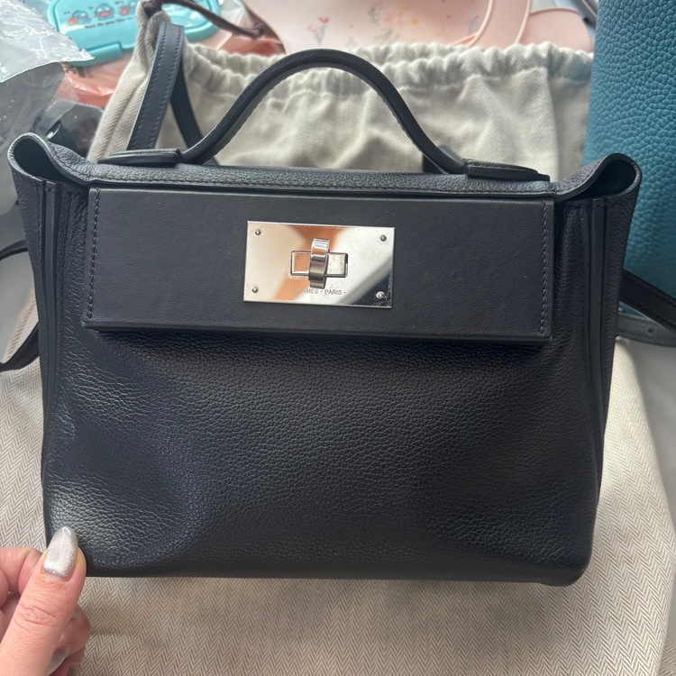 ヴァンキャトルミニ（ブランドバッグ）の商品画像 - 査定依頼日：2026年1月20日 - 最高査定価格：1,330,000円