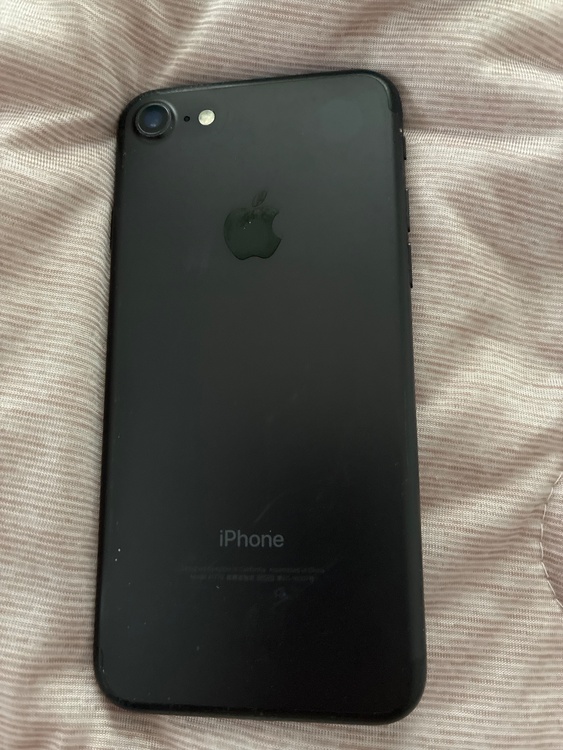 iPhone iPhone8 128GB docomo（スマホ）の商品画像 - 査定依頼日：2026年9月6日 - 最高査定価格：5,500円