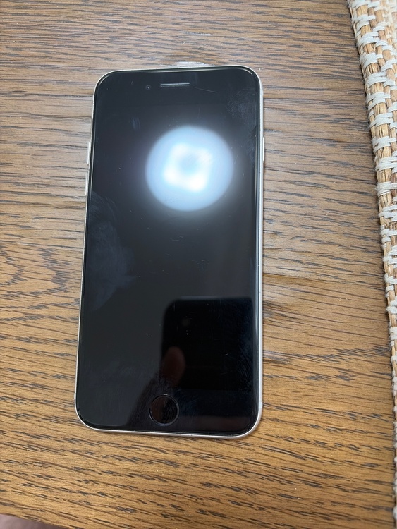 iPhone iPhoneSE 64GB SIMフリー（スマホ）の商品画像 - 査定依頼日：2026年6月6日 - 最高査定価格：12,000円