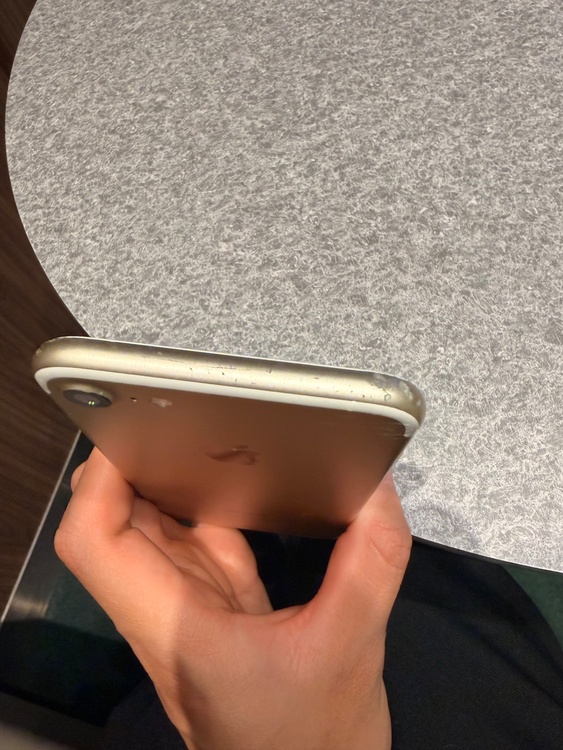 iPhone iPhone7 32GB Softbank（スマホ）の商品画像 - 査定依頼日：2026年5月31日 - 最高査定価格：1,500円