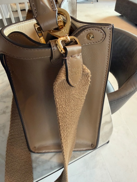 フェンディ  （ブランドバッグ）の商品画像 - 査定依頼日：2025年12月26日 - 最高査定価格：160,000円