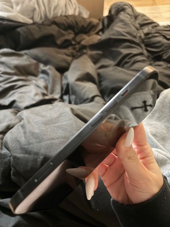 iPhone 15 128GB au（スマホ）の商品画像 - 査定依頼日：2026年4月14日 - 最高査定価格：71,000円