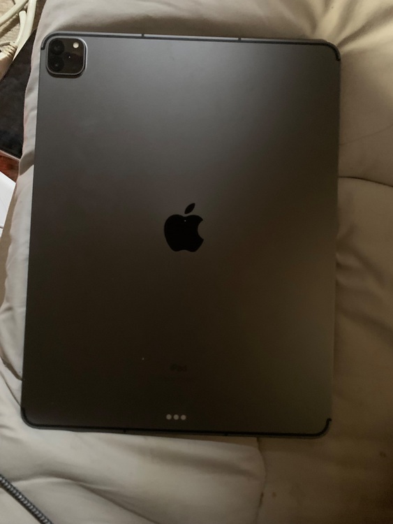 iPadPro 12.9インチ第5世代512gb WiFi＋セルラーモデル（PC・タブレット）の商品画像 - 査定依頼日：2025年11月14日 - 最高査定価格：75,000円