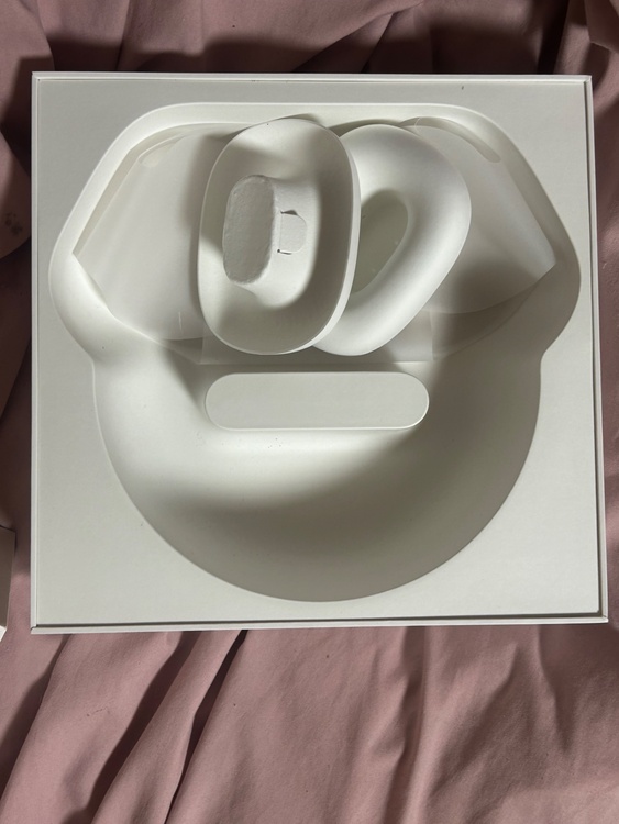 AirPods MAX（オーディオ・スピーカー）の商品画像 - 査定依頼日：2026年5月2日 - 最高査定価格：15,100円