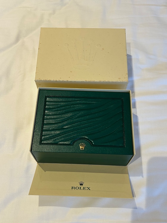 ロレックス GMTマスター 126710blrn（高級時計）の商品画像 - 査定依頼日：2026年2月7日 - 最高査定価格：3,580,000円