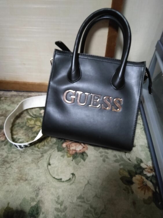GUESS（ブランドバッグ）の商品画像 - 査定依頼日：2025年11月10日 - 最高査定価格：4,000円