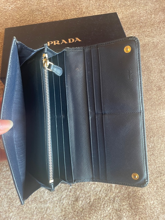 プラダ 財布（ブランド財布・小物）の商品画像 - 査定依頼日：2025年9月3日 - 最高査定価格：6,000円