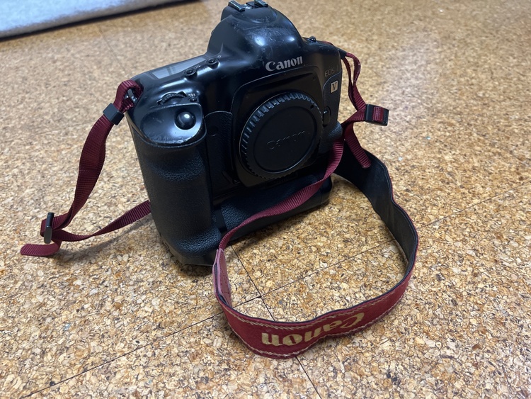 EOS1v（カメラ）の商品画像 - 査定依頼日：2026年2月26日 - 最高査定価格：100,000円