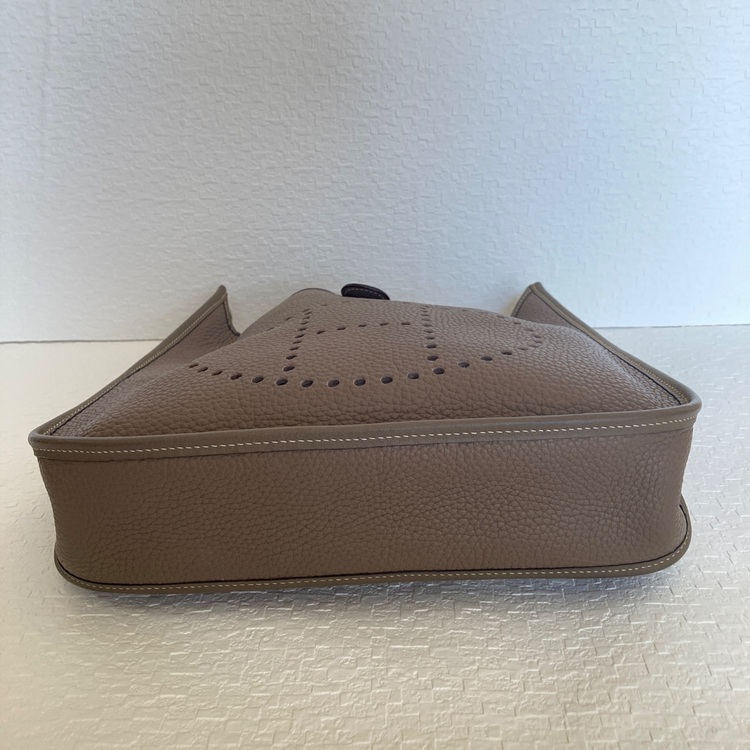 PM（ブランドバッグ）の商品画像 - 査定依頼日：2025年11月30日 - 最高査定価格：160,000円