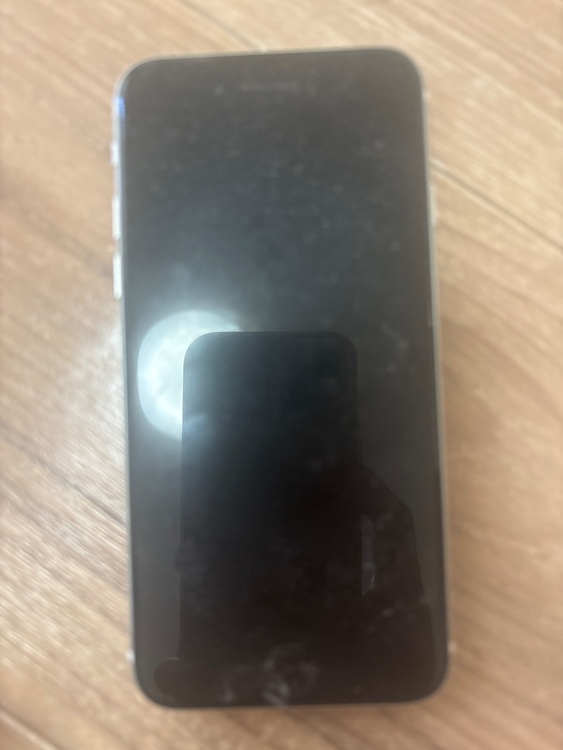 iPhoneSE（スマホ）の商品画像 - 査定依頼日：2026年4月12日 - 最高査定価格：10,000円