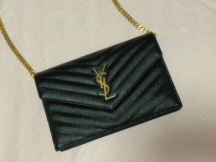 サンローラン ショルダーバッグ カサンドラ エンベロープ チェーンウォレット（ブランドバッグ）の商品画像 - 査定依頼日：2025年8月25日 - 最高査定価格：150,000円