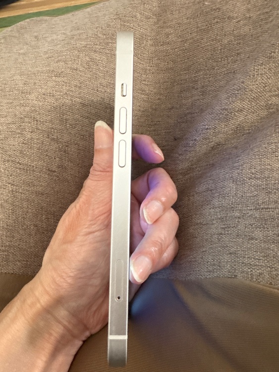 iPhone13（スマホ）の商品画像 - 査定依頼日：2026年5月30日 - 最高査定価格：37,000円