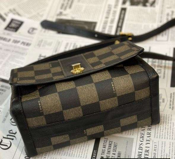 チェックペカン×レザーショルダーバッグ（ブランドバッグ）の商品画像 - 査定依頼日：2025年3月31日 - 最高査定価格：45,000円