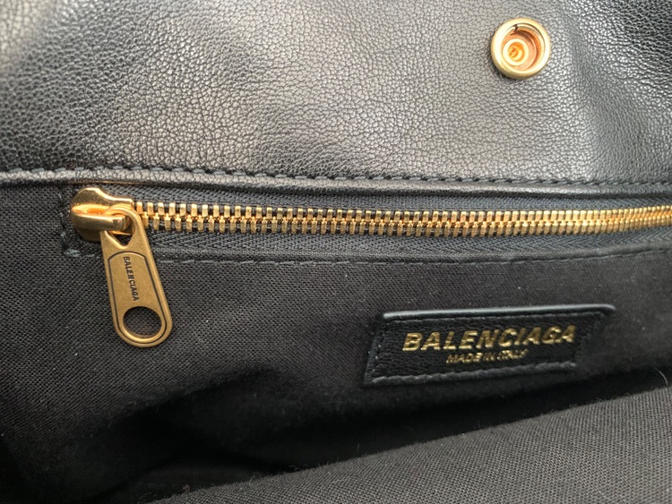 バレンシアガ  （ブランドバッグ）の商品画像 - 査定依頼日：2025年9月18日 - 最高査定価格：90,000円