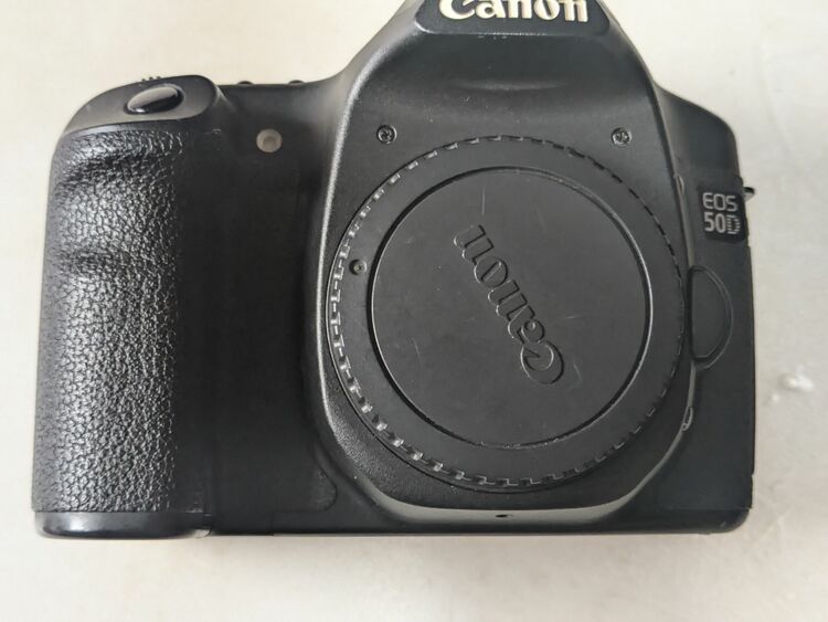 CANON   D50（カメラ）の商品画像 - 査定依頼日：2025年8月18日 - 最高査定価格：12,000円