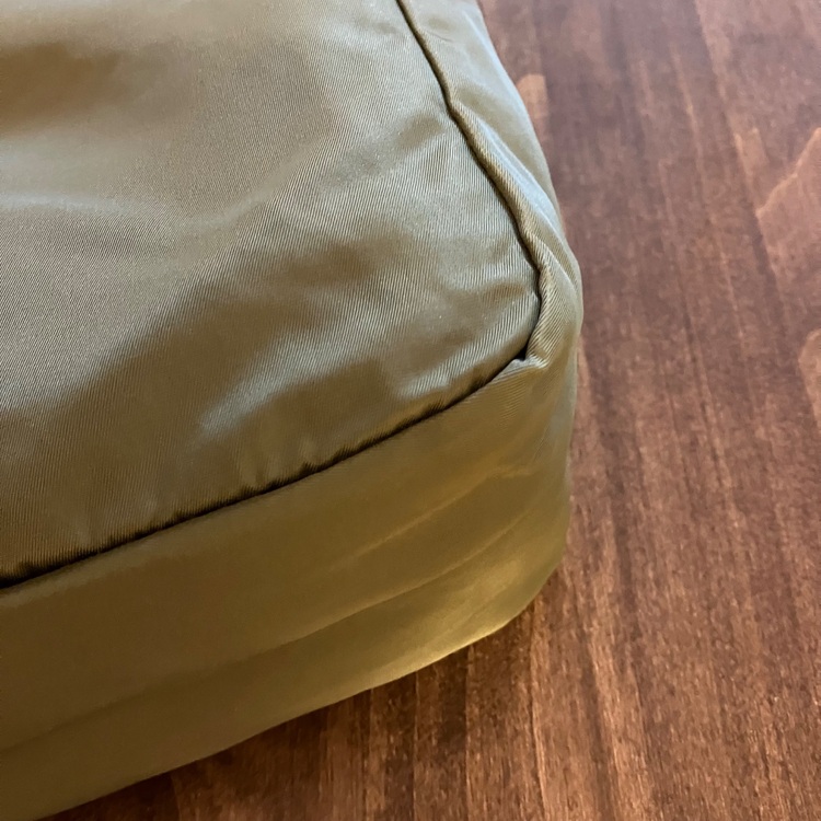 プラダ　手提げカバン　カーキ（ブランドバッグ）の商品画像 - 査定依頼日：2025年11月10日 - 最高査定価格：25,000円