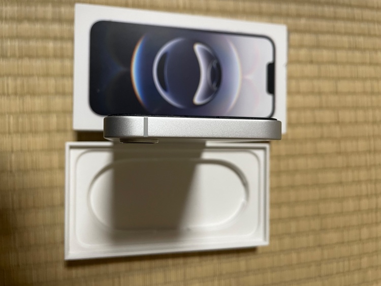 iPhone 16e 128GB au（スマホ）の商品画像 - 査定依頼日：2026年4月26日 - 最高査定価格：65,000円