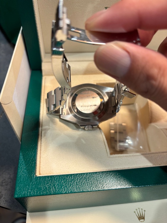 ロレックス サブマリーナー 126610l（高級時計）の商品画像 - 査定依頼日：2025年8月30日 - 最高査定価格：2,150,000円