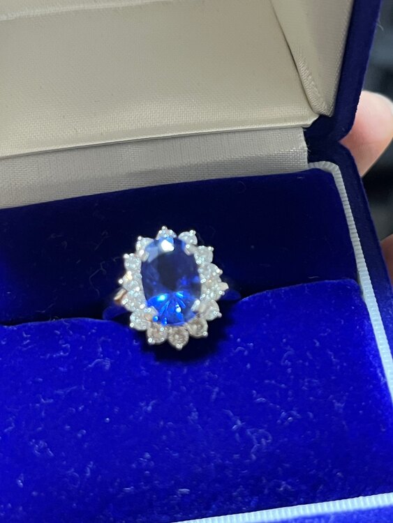 サファイアダイヤモンドリング（金・貴金属）の商品画像 - 査定依頼日：2025年5月4日 - 最高査定価格：330,000円