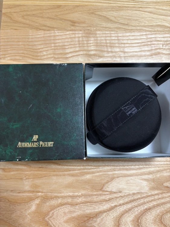 オーデマピゲ ロイヤルオーク 5617SA.O.0789SA.0（高級時計）の商品画像 - 査定依頼日：2025年11月19日 - 最高査定価格：1,700,000円