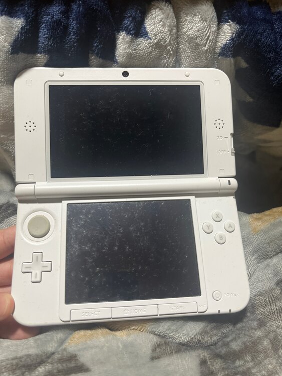 3DS LL（ゲーム機本体・ゲームソフト）の商品画像 - 査定依頼日：2023年12月31日 - 最高査定価格：7,500円