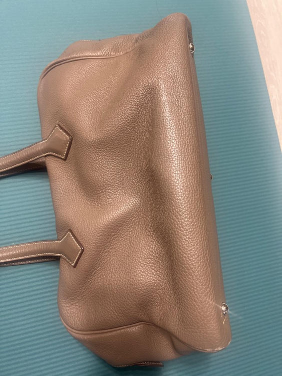 エルメス ヴィクトリア （ブランドバッグ）の商品画像 - 査定依頼日：2025年8月21日 - 最高査定価格：350,000円