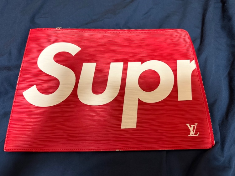LOUIS VUITTON LOUIS VUITTON × supreme Po（ブランドバッグ）の商品画像 - 査定依頼日：2026年4月7日 - 最高査定価格：100,000円