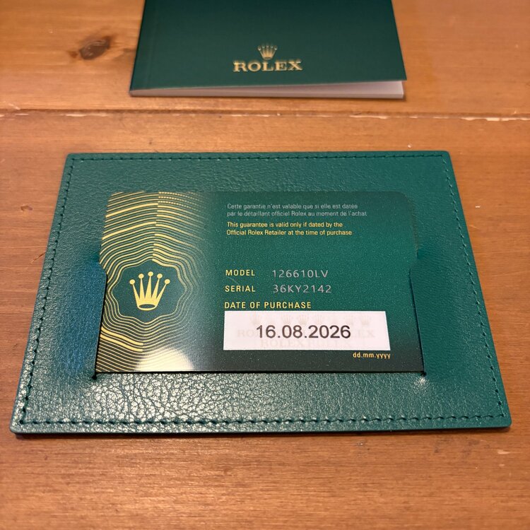 ROLEX ロレックス サブマリーナー デイト グリーンサブ オイスタースチール 未使用（高級時計）の商品画像 - 査定依頼日：2026年8月20日 - 最高査定価格：2,600,000円