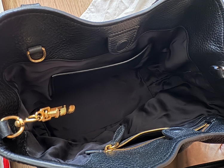 ミュウミュウ  （ブランドバッグ）の商品画像 - 査定依頼日：2025年10月27日 - 最高査定価格：48,000円