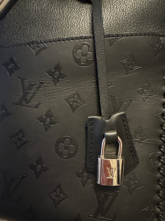 ヴァリージップトート（ブランドバッグ）の商品画像 - 査定依頼日：2026年3月11日 - 最高査定価格：140,000円