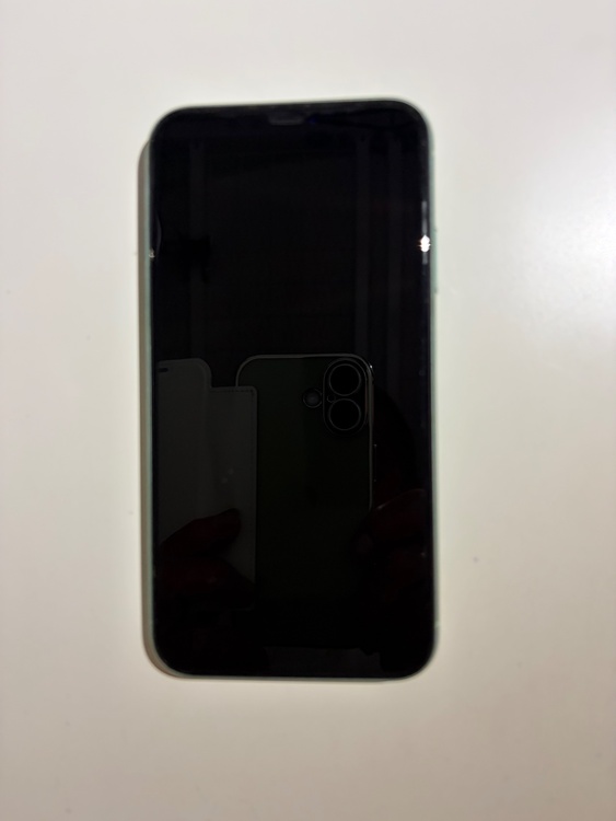 iPhone iPhone11 64GB au（スマホ）の商品画像 - 査定依頼日：2026年6月18日 - 最高査定価格：16,500円